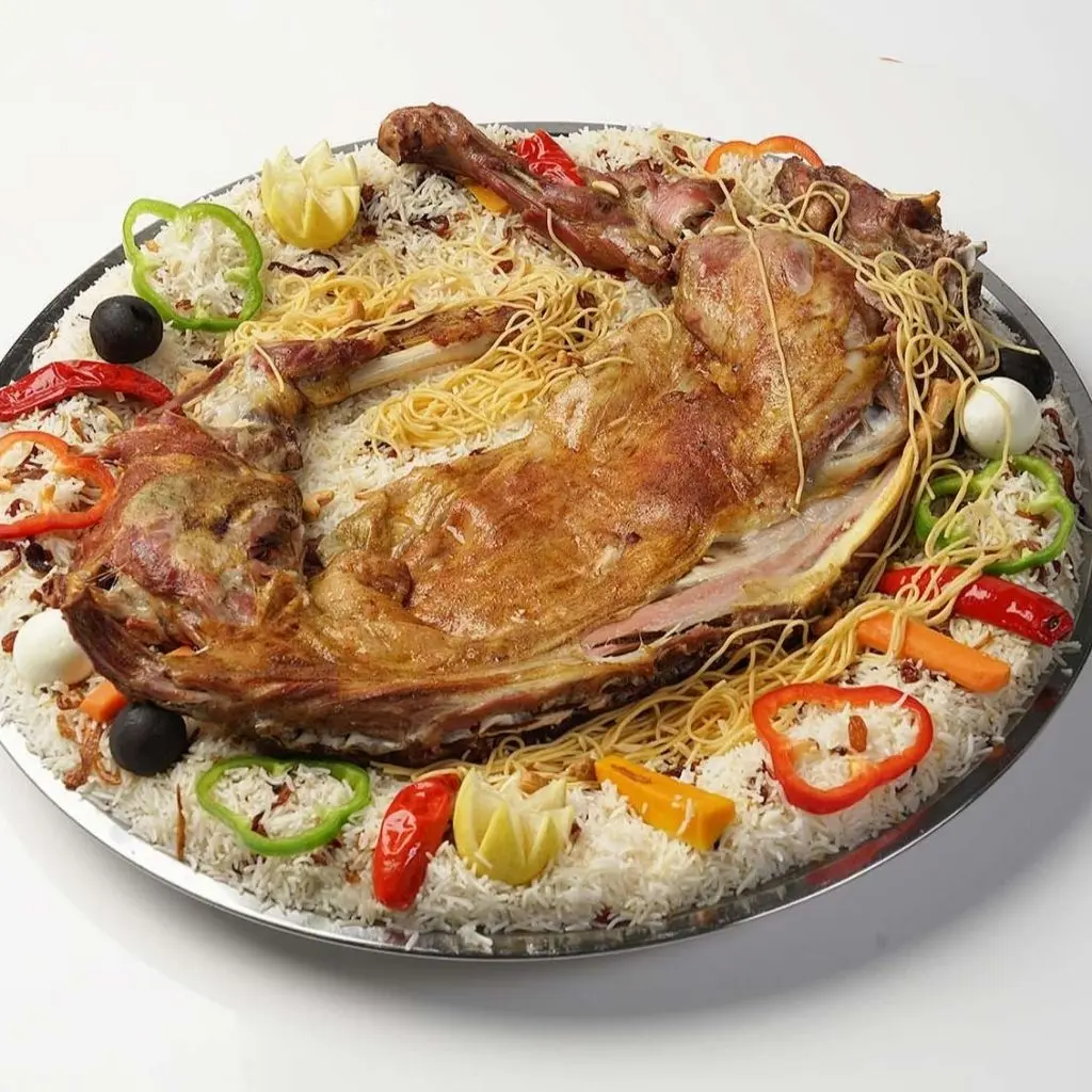 نصف تيس مندي مع رز الناضج